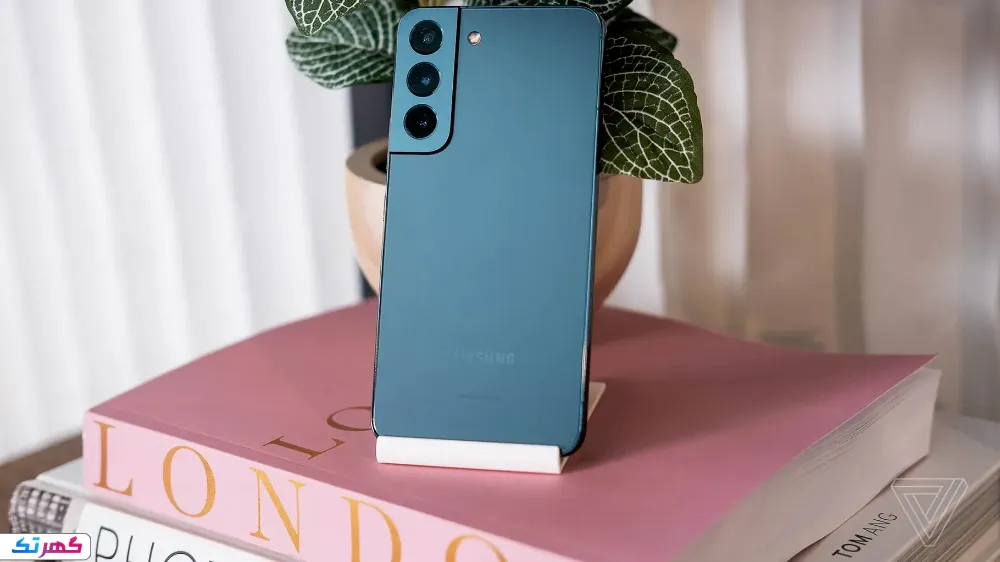The blue color of S22 Plus phone